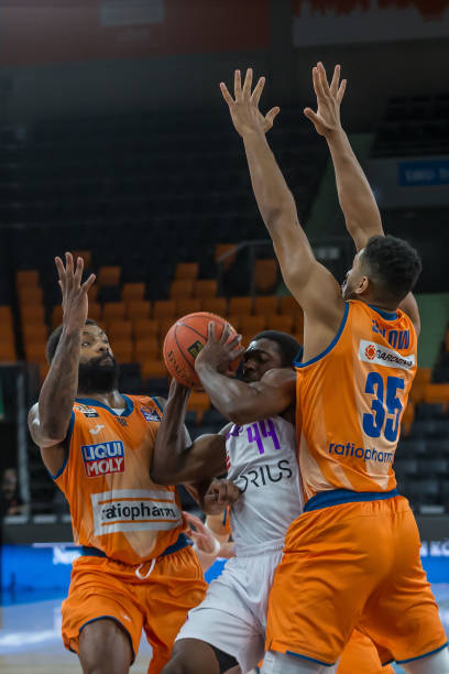 边路下底传 边路下底传