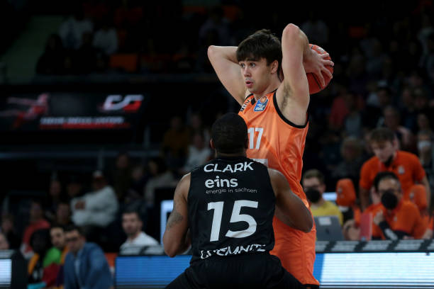 从战术上看 从战术上看