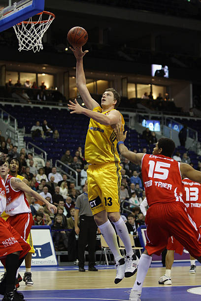 成功打入首 成功打入首